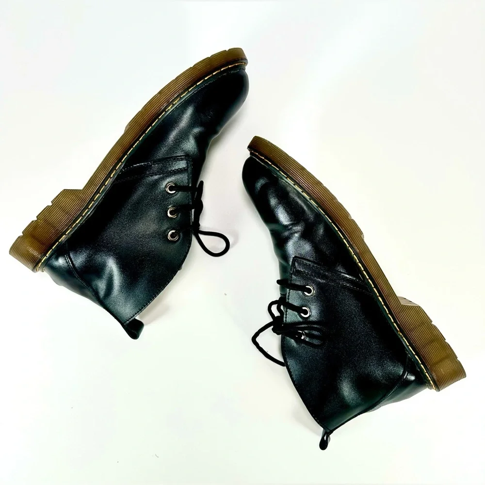 Dr. Martens Men’s Chukka Boots in black